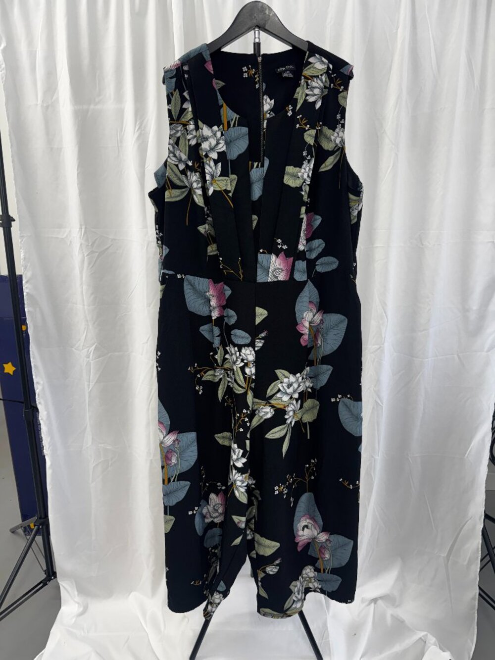 City Chic Trendy Bonsai Floral Wide Leg Sleeveless Cropped Jumpsuit Plus Sz 20 - Picture 10 of 15